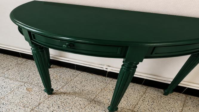 Meuble laqué vert